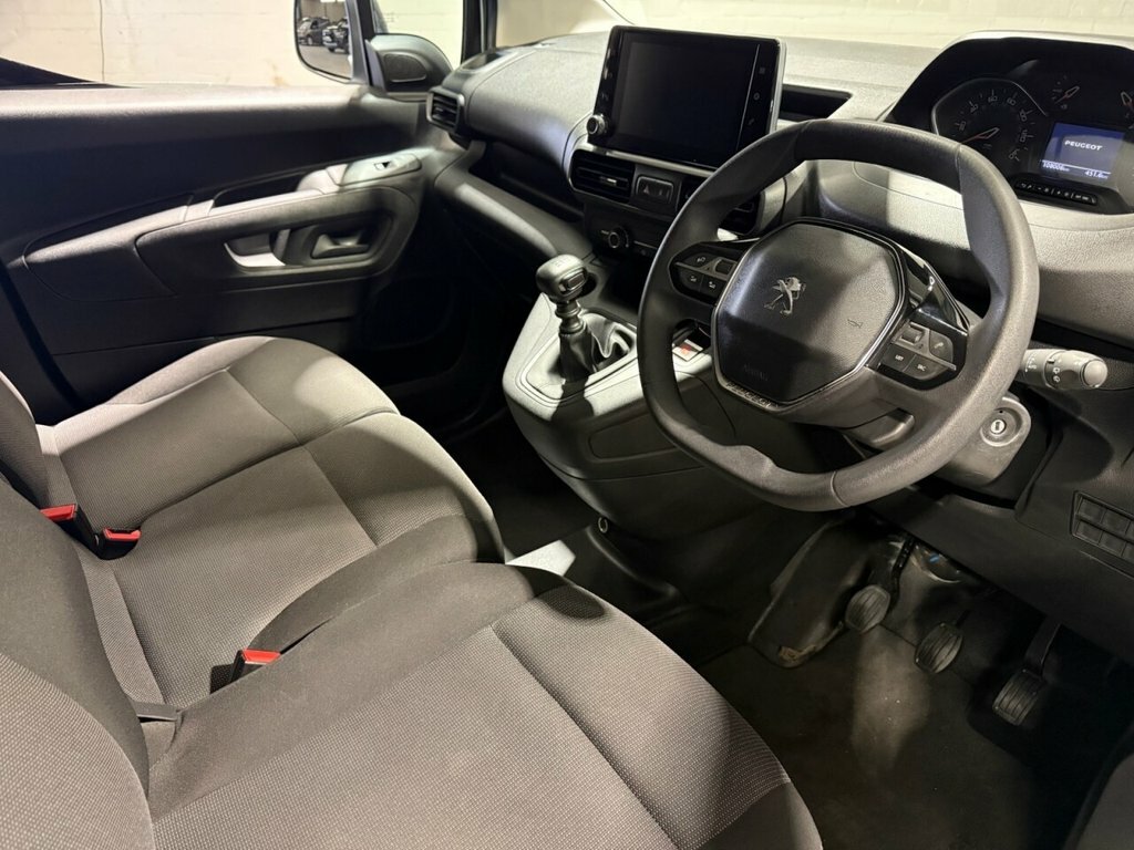 Peugeot Partner 1.5L Asphalt Premium LL72CXC White #5