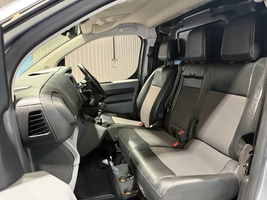 Vauxhall Vivaro 1.5L Sportive DS69KFT Grey #5