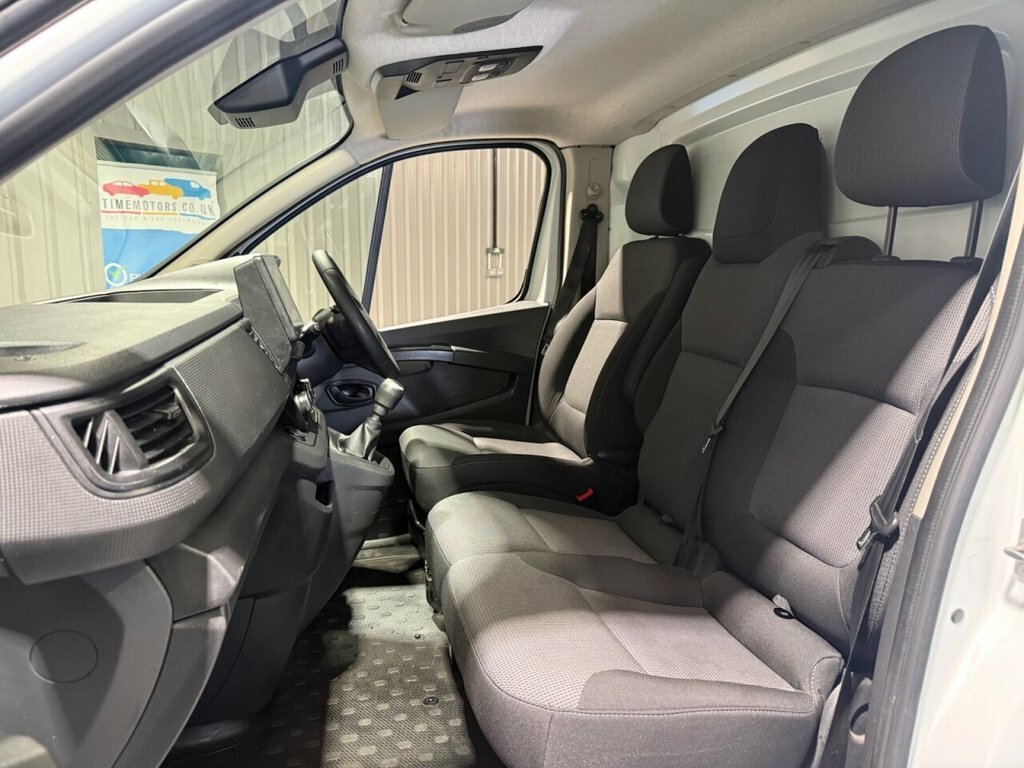 Renault Trafic 2L Business MM72FGZ White #6