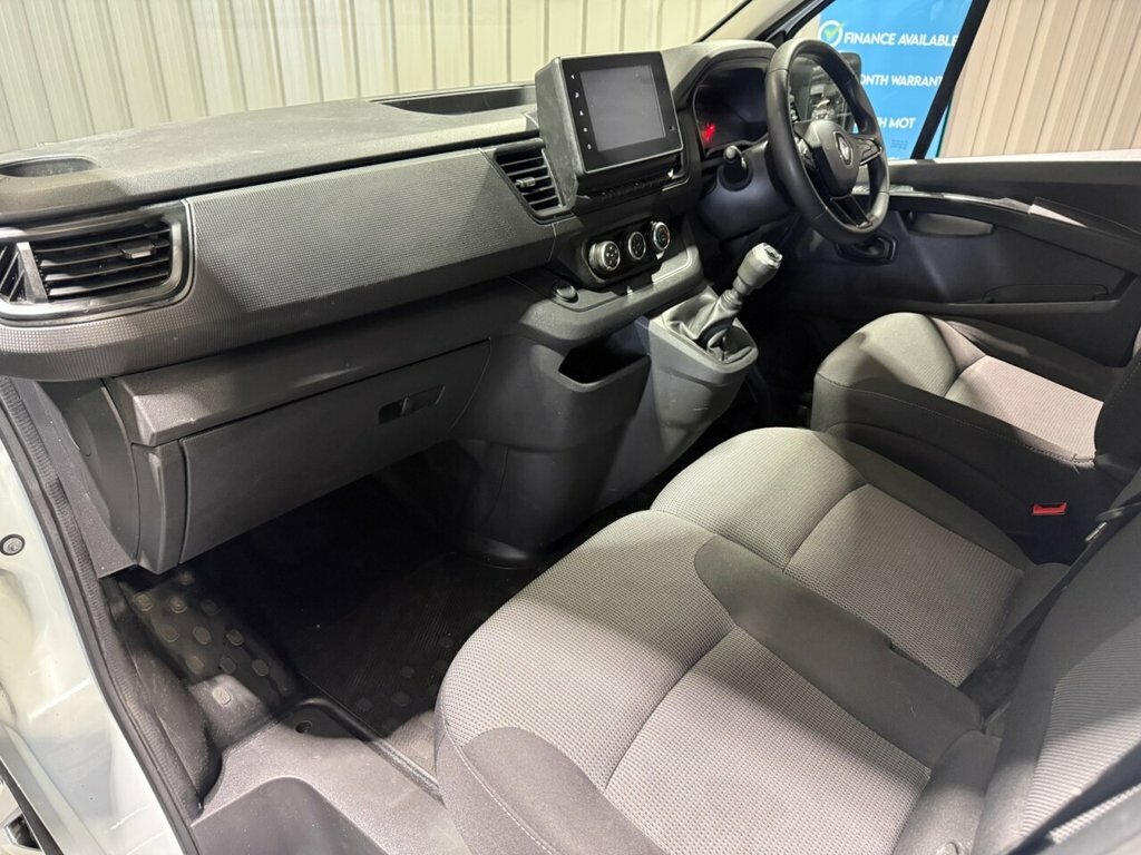 Renault Trafic 2L Business MM72FGZ White #4