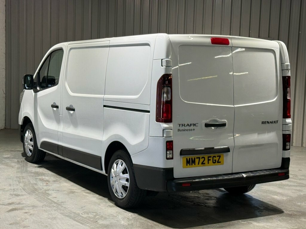 Renault Trafic 2L Business MM72FGZ White #2