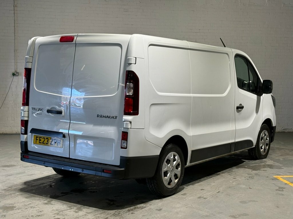 Renault Trafic 2L Business FE23ZPH White #2