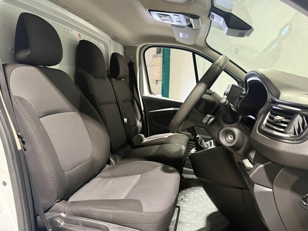 Nissan Primastar 2L Acenta CK73VJV White #4