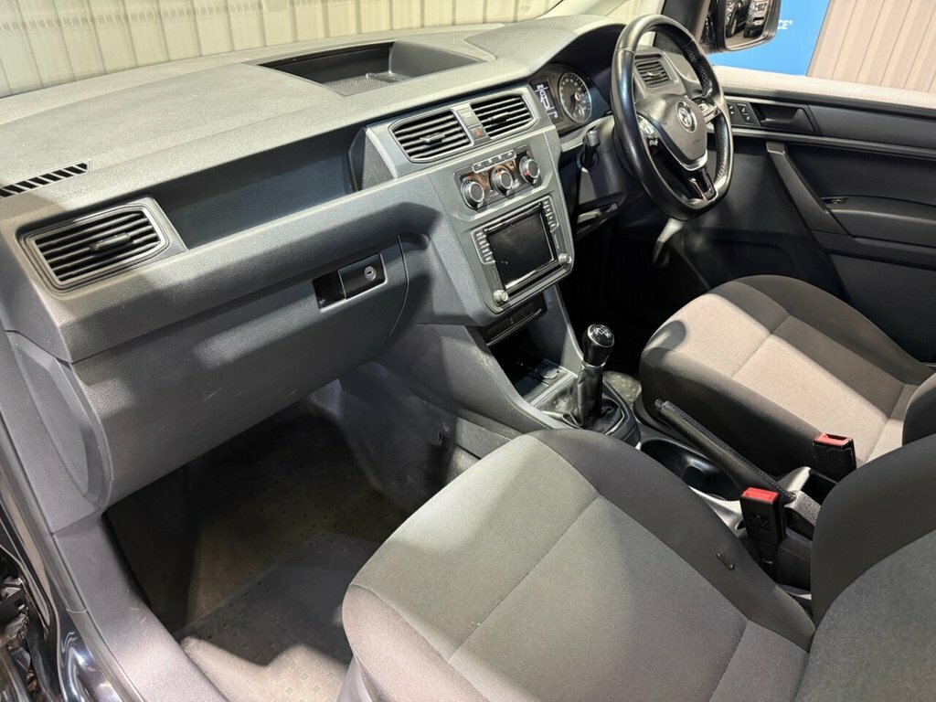 Volkswagen Caddy 2L Highline VU18GHX Black #6