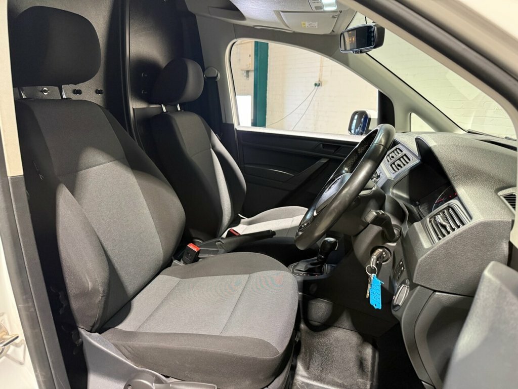 Volkswagen Caddy 2L Trendline DX69XVW White #5