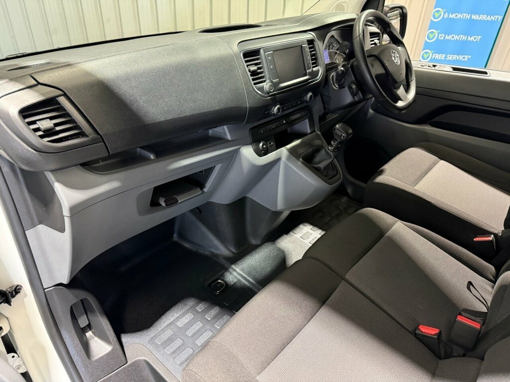Vauxhall Vivaro 1.5L Sportive 6Dr HN22JEJ White #4