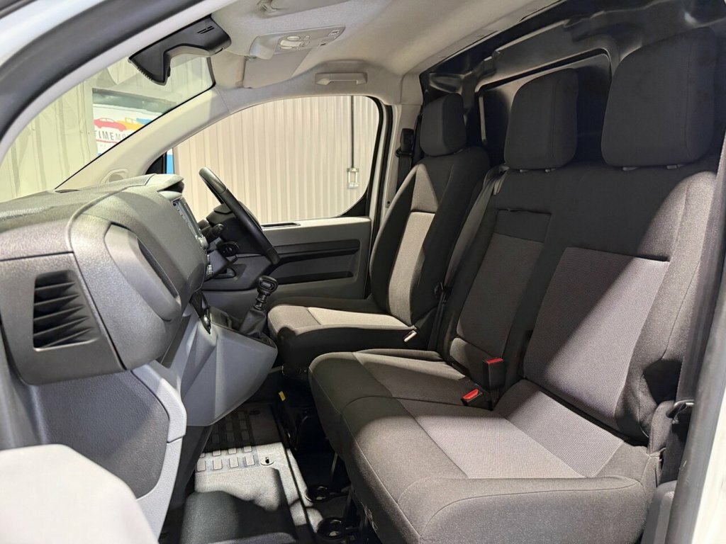Vauxhall Vivaro 1.5L Sportive 6Dr HN22JEJ White #6