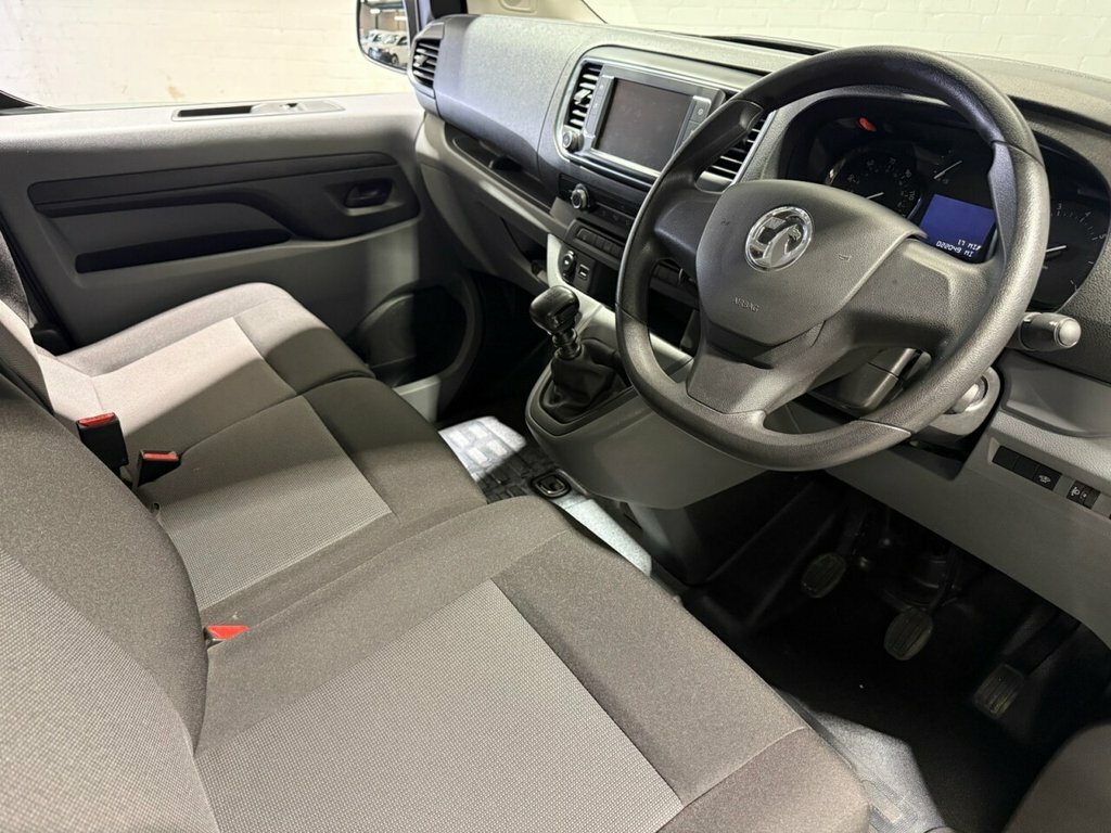 Vauxhall Vivaro 1.5L Sportive 6Dr HN22JEJ White #3