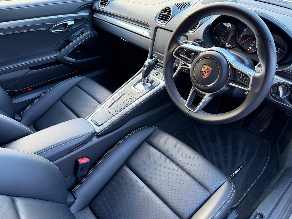Porsche 718 Cayman T Style Edition White #2