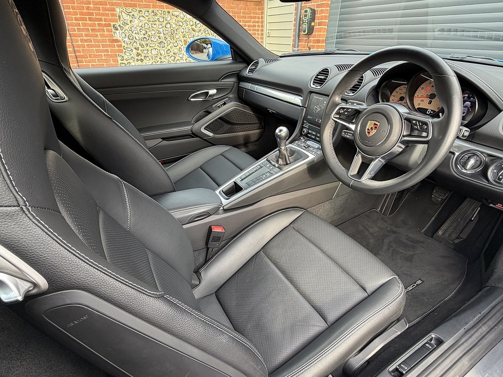 Porsche 718 Cayman T Style Edition Blue #2