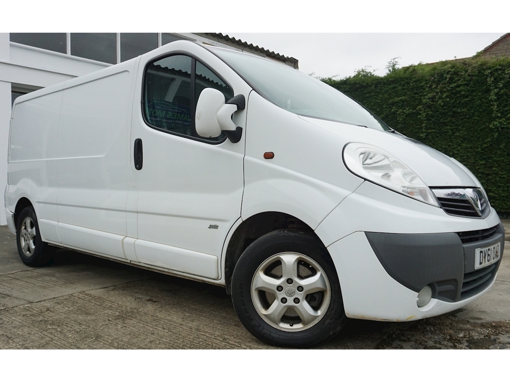 Vauxhall Vivaro Cdti Sportive 2900 U104 White