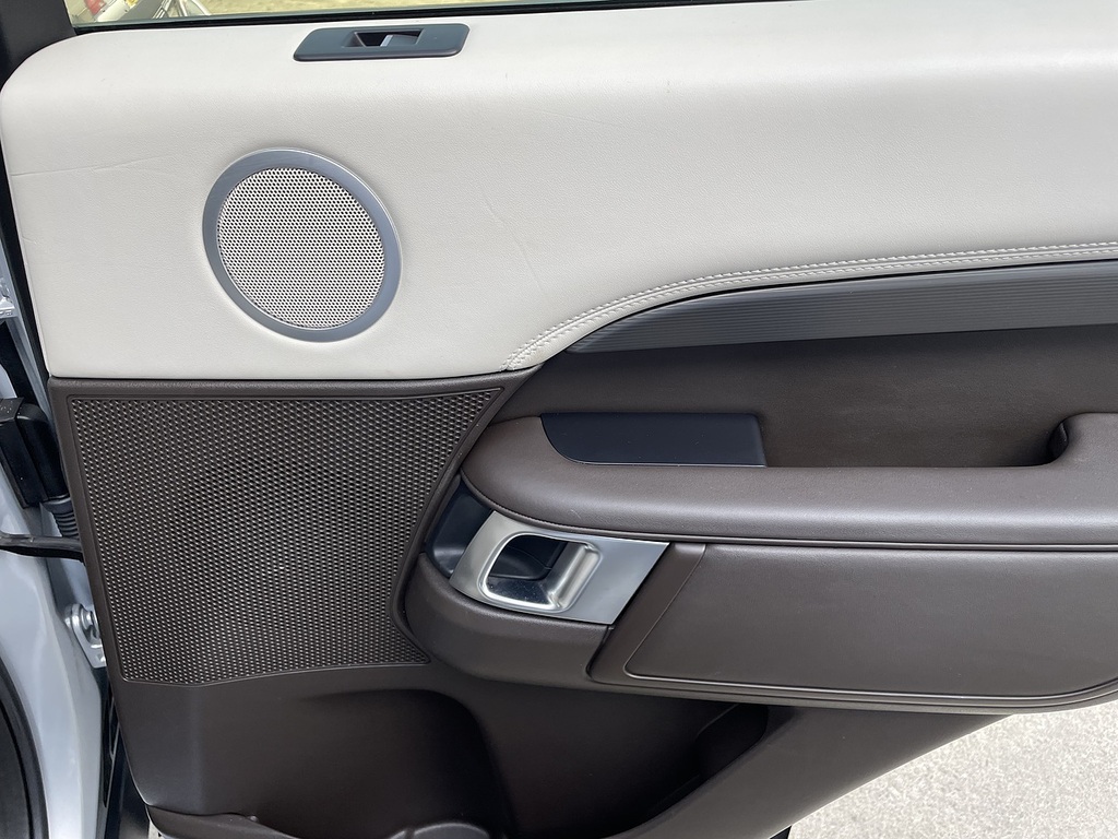 Land Rover Discovery Sd4 Hse Luxury U150 Ulez OV18MZG Silver #3