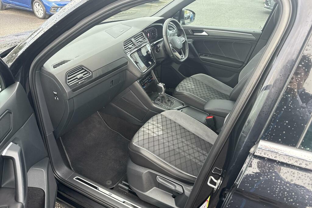Volkswagen Tiguan 1.5 Tsi 150 R-line Edition Dsg BYZ9709 Black #2