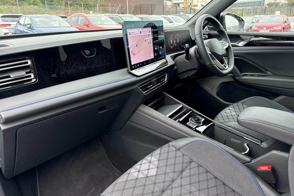 Volkswagen Tiguan 2.0 Tdi R-line Dsg KP25RJV Black #2