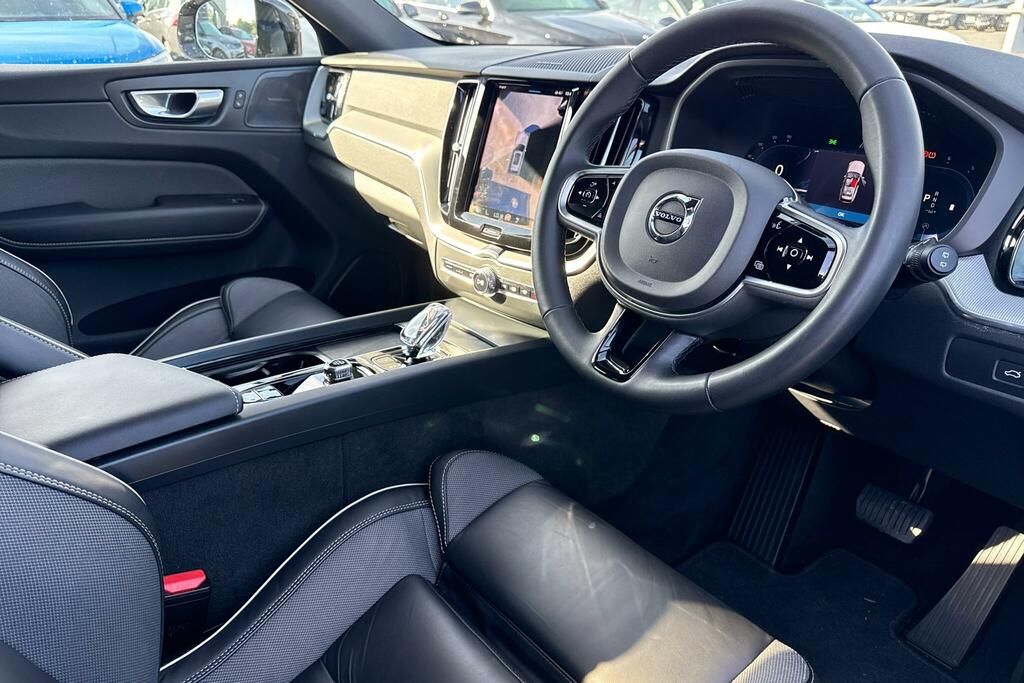 Volvo XC60 2.0 B4d Plus Dark Awd Geartronic FT23RWO Black #6