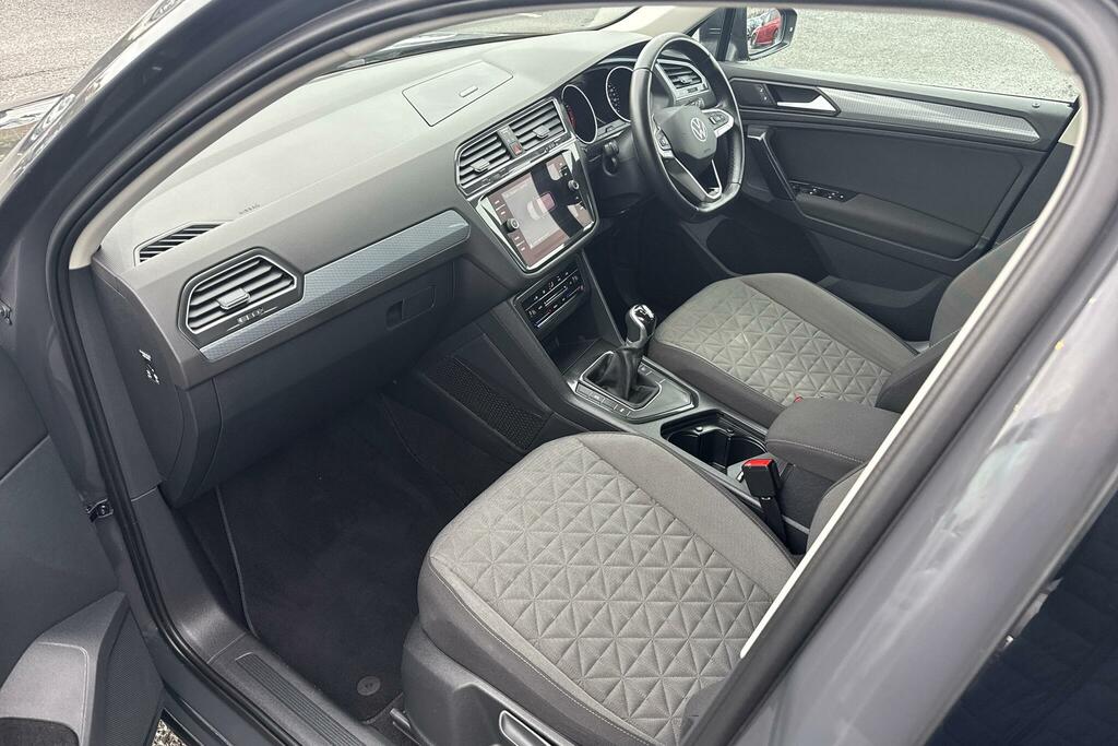 Volkswagen Tiguan 1.5 Tsi Life EA72PFZ Grey #2