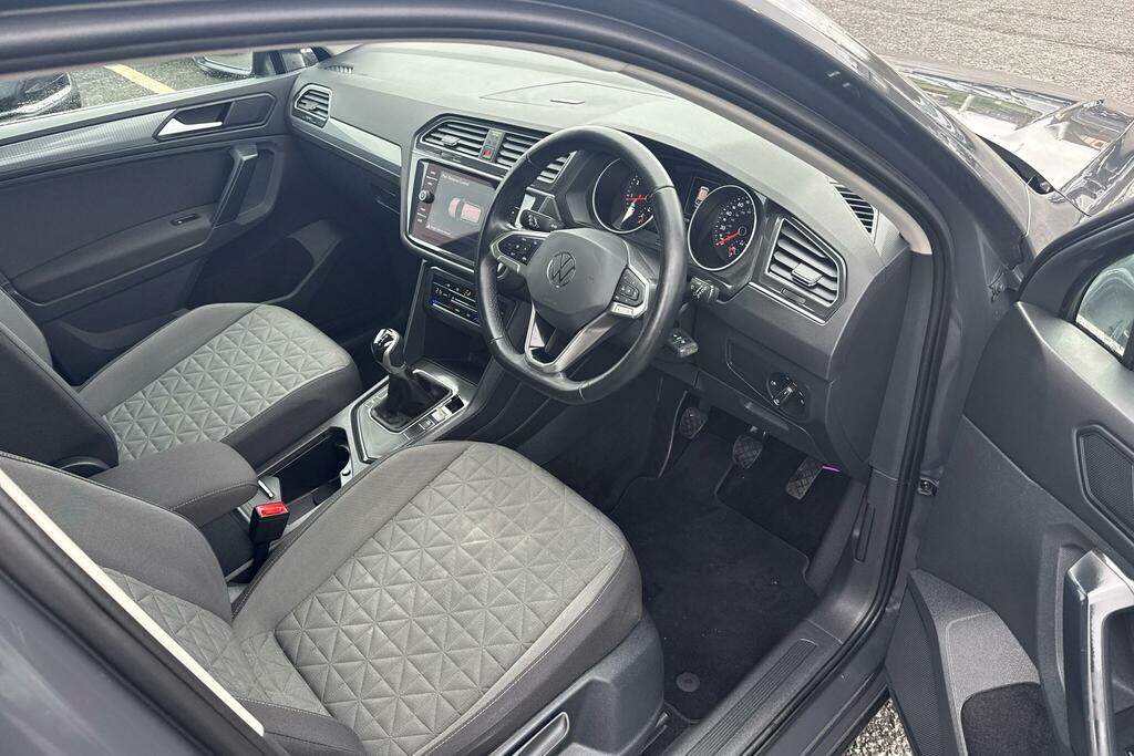 Volkswagen Tiguan 1.5 Tsi Life EA72PFZ Grey #6