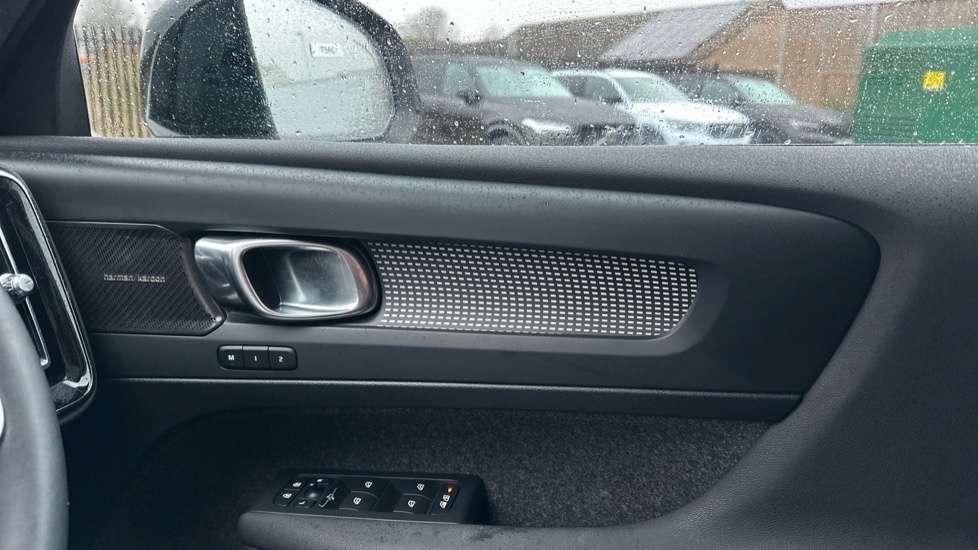 Volvo XC40 Inscription, T3 High Performance Sound-rea Red #28