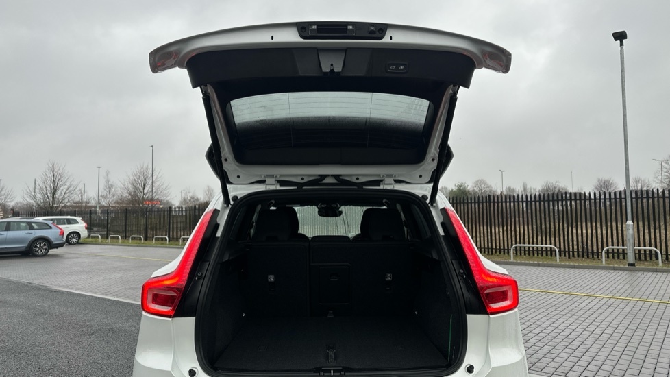 Volvo XC40 Inscription, T3 High Performance Sound-rea Red #13