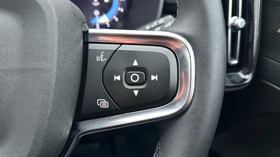Volvo XC40 Inscription, T3 High Performance Sound-rea Red #22