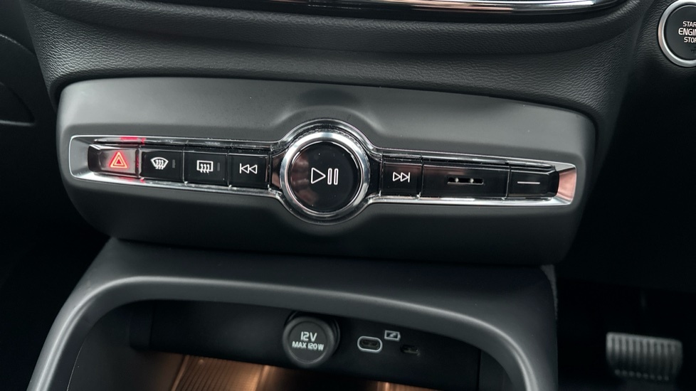 Volvo XC40 Inscription, T3 High Performance Sound-rea Red #35