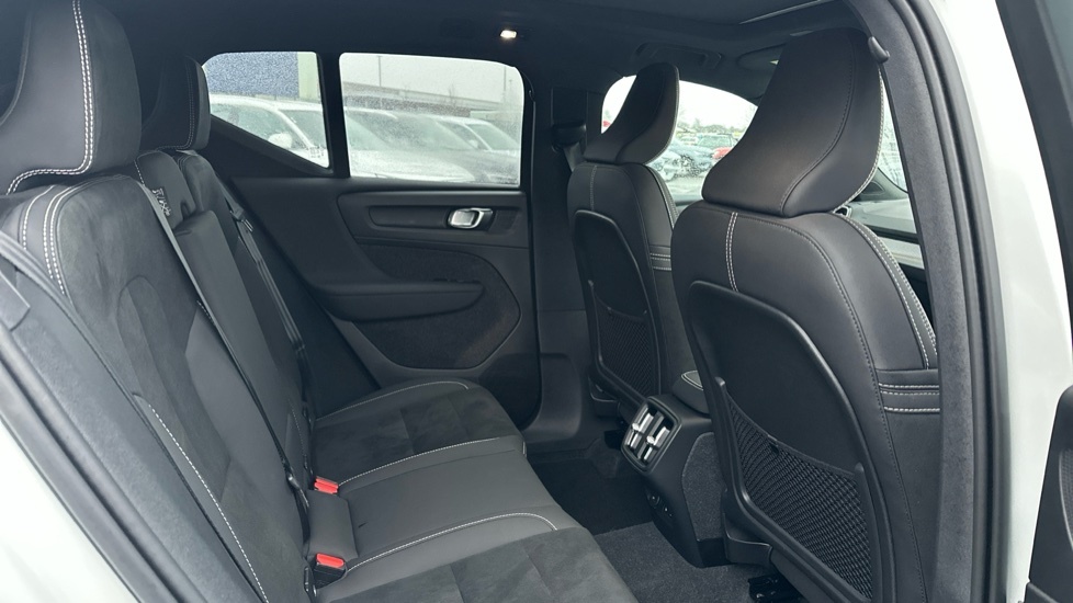 Volvo XC40 Inscription, T3 High Performance Sound-rea Red #31