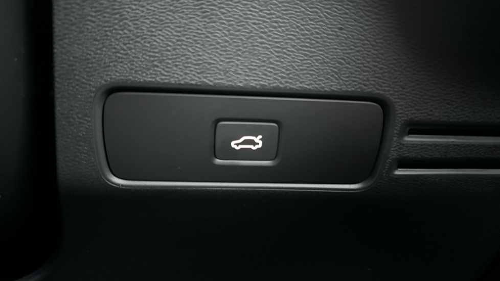 Volvo XC40 Inscription, T3 High Performance Sound-rea Red #36