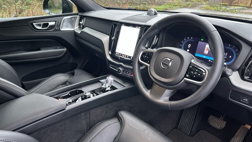 Volvo XC60 2.0 B5 Mhev Ultra Black Edition Suv Hyb MC74DME Black #4