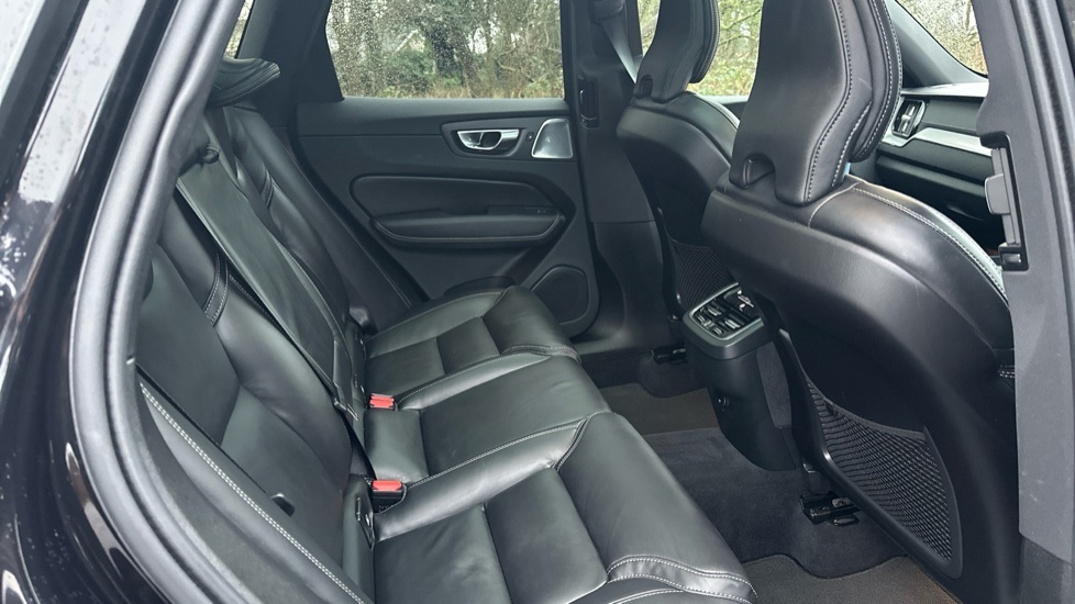 Volvo XC60 2.0 B5 Mhev Ultra Black Edition Suv Hyb MC74DME Black #6