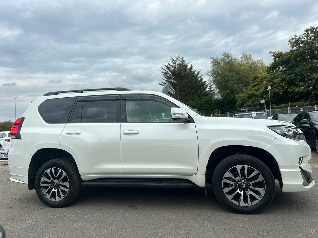 Toyota Land Cruiser 2.7 202323 7 Seats 4Wd Sunr White #5
