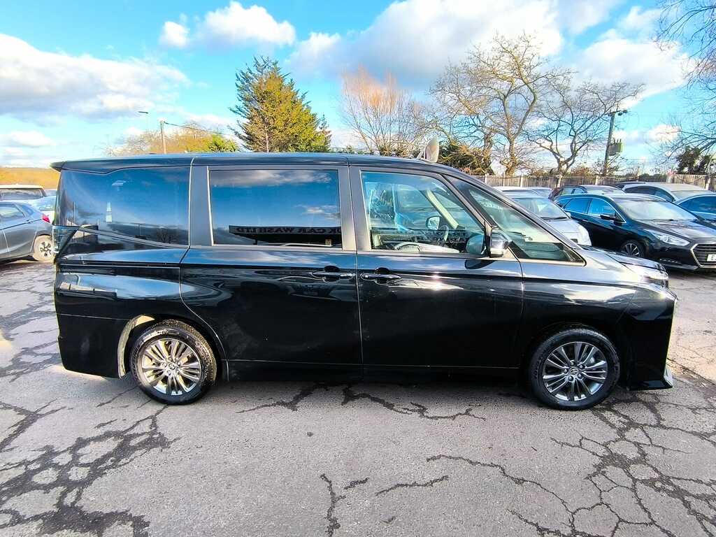 Toyota Voxy Mpv Blue #5