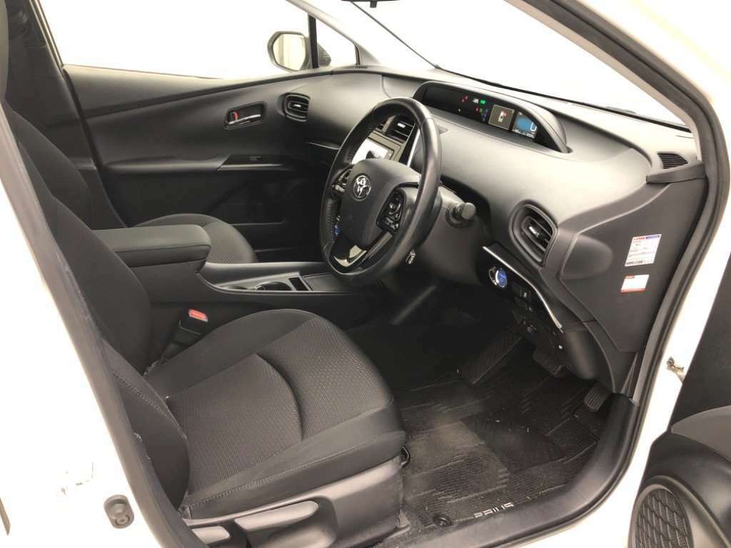 Toyota Prius 1.8 Hybrid 202020 5 Seats Ulez Free Fresh I White #4