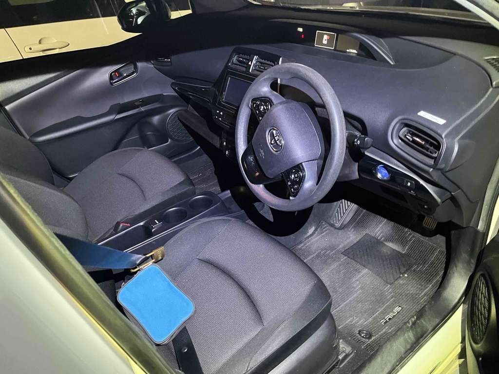 Toyota Prius 1.8 Hybrid 202020 5 Seats Ulez Free Fresh I White #3