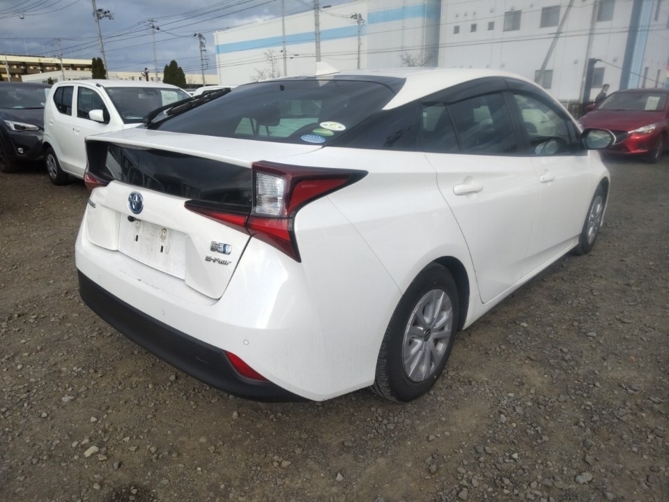 Toyota Prius 1.8 Hybrid 202020 5 Seats Ulez Free Fresh I White #2