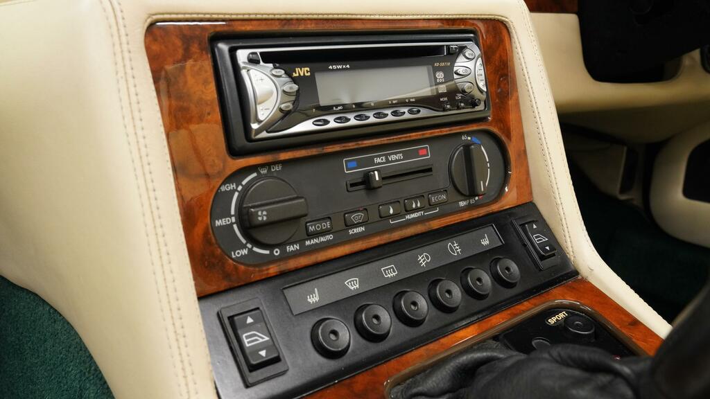 Aston Martin Virage V8 Coupe 1 Owner Red #32