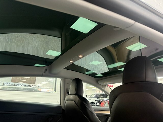 Tesla Model 3 Dual Motor Long Range Saloon 4 NG71FDA Red #5