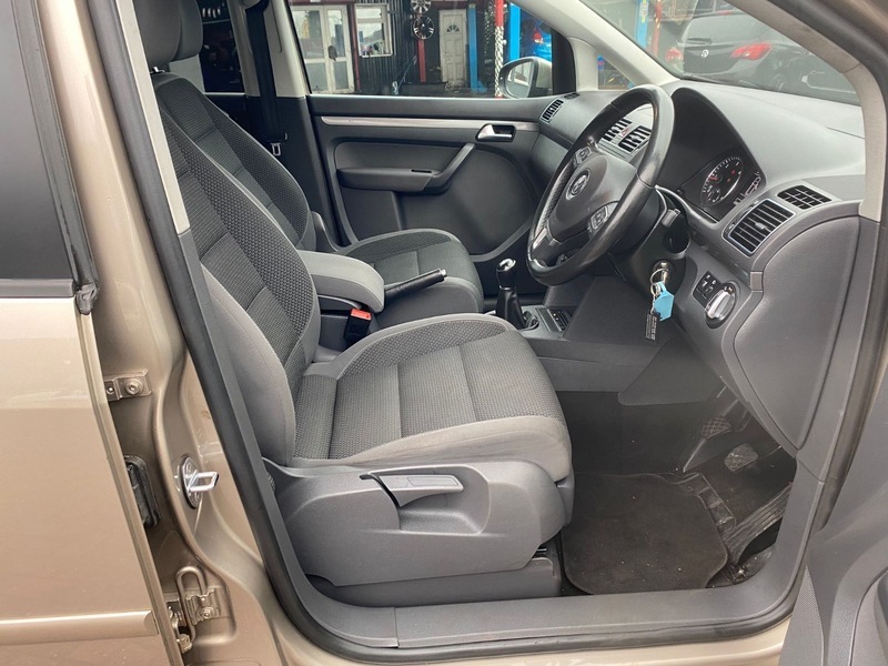 Volkswagen Touran Se Tdi Beige #5