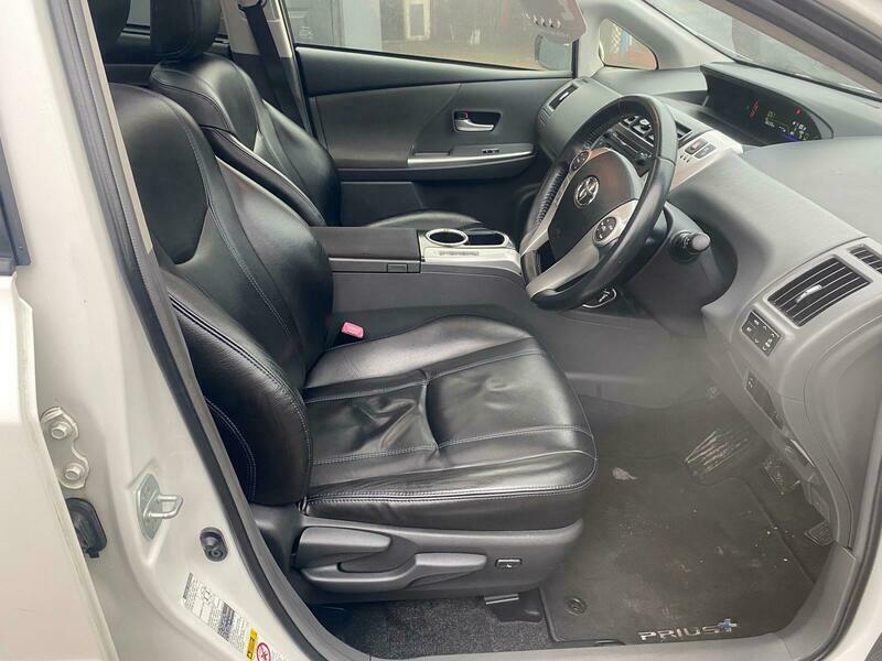 Toyota Prius T Spirit White #5