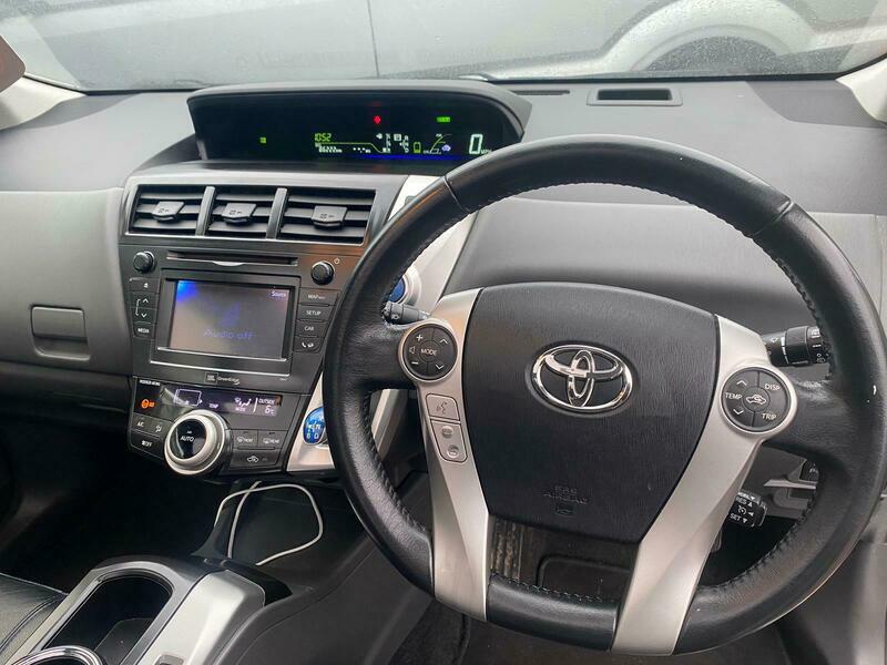 Toyota Prius T Spirit White #3