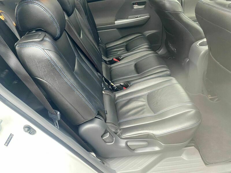 Toyota Prius T Spirit White #6