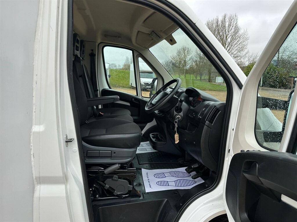 Peugeot Boxer 2.2 Bluehdi 335 Built For Business Low Floor Luton BX21HSZ White #5