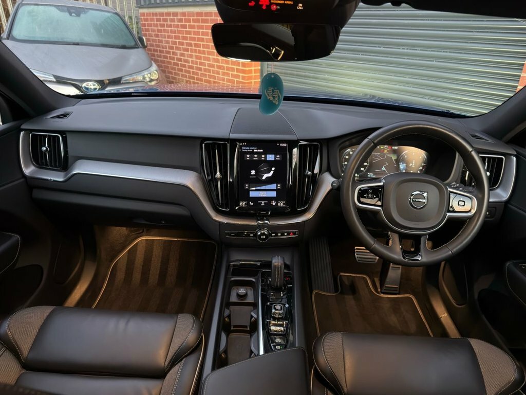 Volvo XC60 Hybrid SL70KMG Blue #2