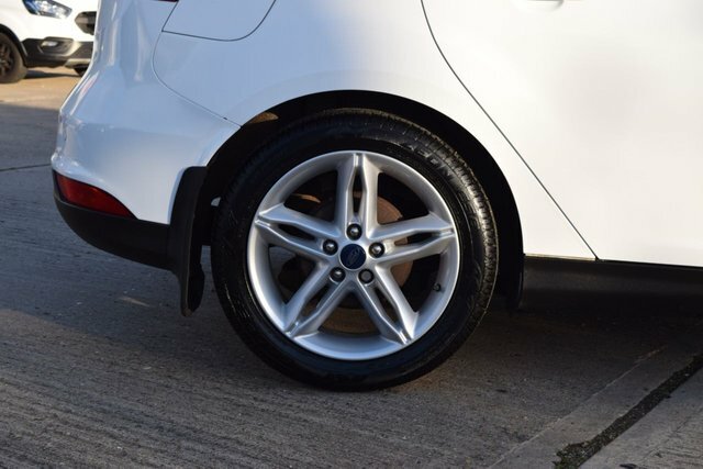 Ford Focus 1.5 Zetec Tdci 118 Bhp FP65JVE White #6
