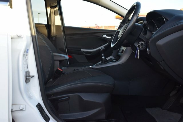 Ford Focus 1.5 Zetec Tdci 118 Bhp FP65JVE White #5