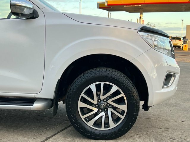 Nissan Navara Navara 2.3 Dci Tekna 4X4 Shr Dcb 190 Bhp HF66ZGY White #6