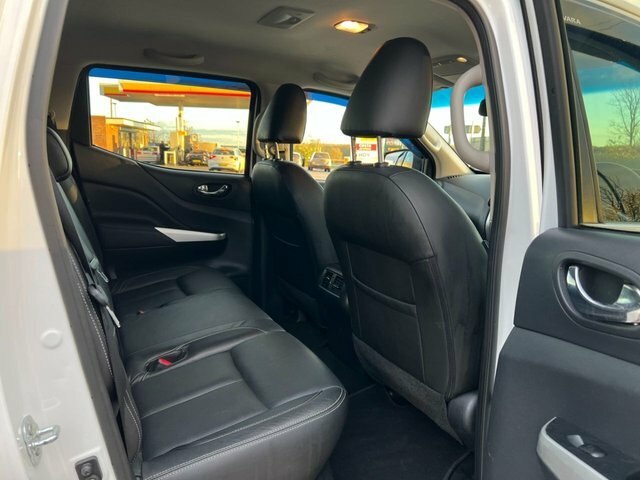 Nissan Navara Navara 2.3 Dci Tekna 4X4 Shr Dcb 190 Bhp HF66ZGY White #3