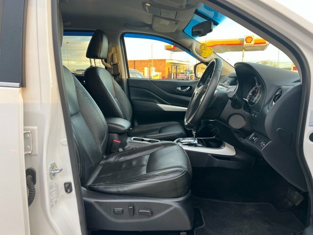 Nissan Navara Navara 2.3 Dci Tekna 4X4 Shr Dcb 190 Bhp HF66ZGY White #2