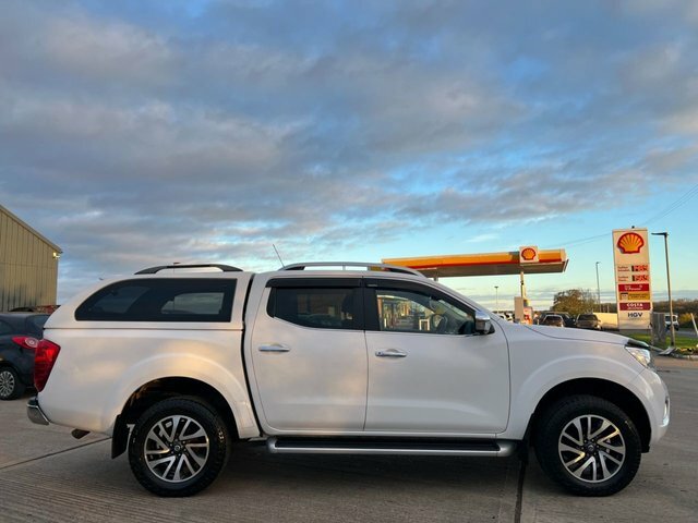 Nissan Navara Navara 2.3 Dci Tekna 4X4 Shr Dcb 190 Bhp HF66ZGY White #5