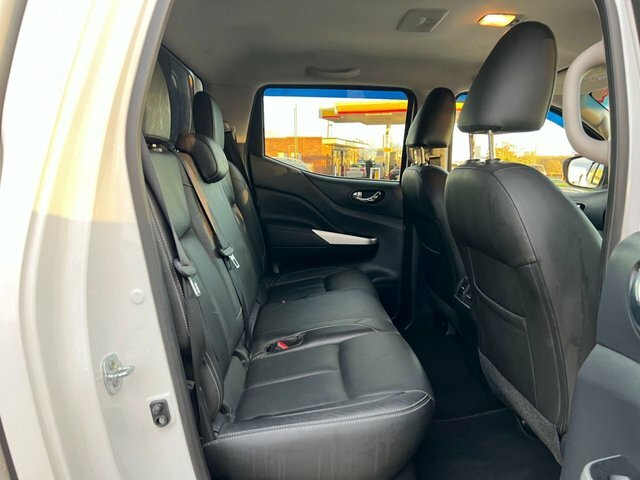 Nissan Navara Navara 2.3 Dci Tekna 4X4 Shr Dcb 190 Bhp HF66ZGY White #4