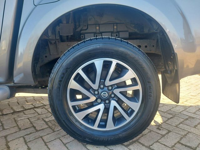 Nissan Navara 2.3 Dci Tekna Pickup Double Cab BN16SHZ Grey #5